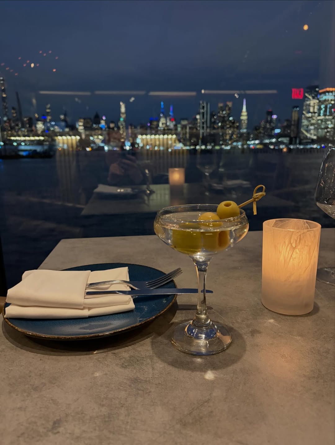 Fluid Ounce glass detail